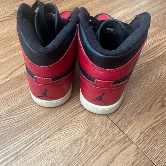 Air Jordan Bred 1s size 8 - Picture 3 of 7